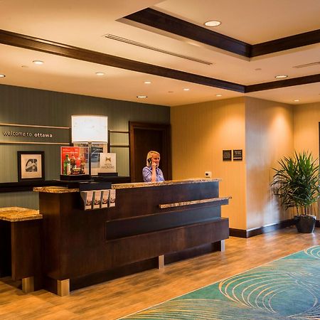 Hampton Inn By Hilton Ottawa Airport Exteriör bild