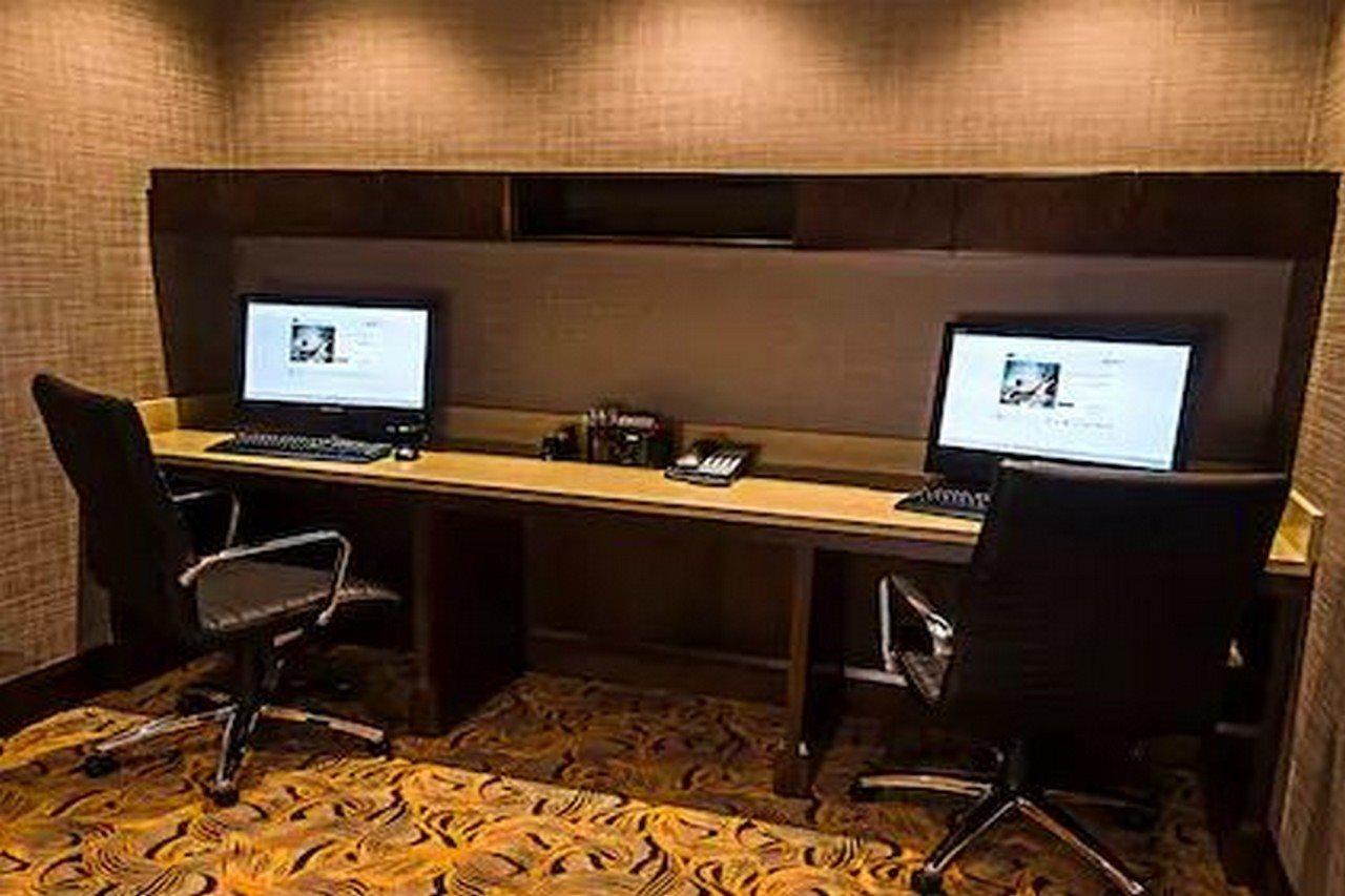 Hampton Inn By Hilton Ottawa Airport Exteriör bild