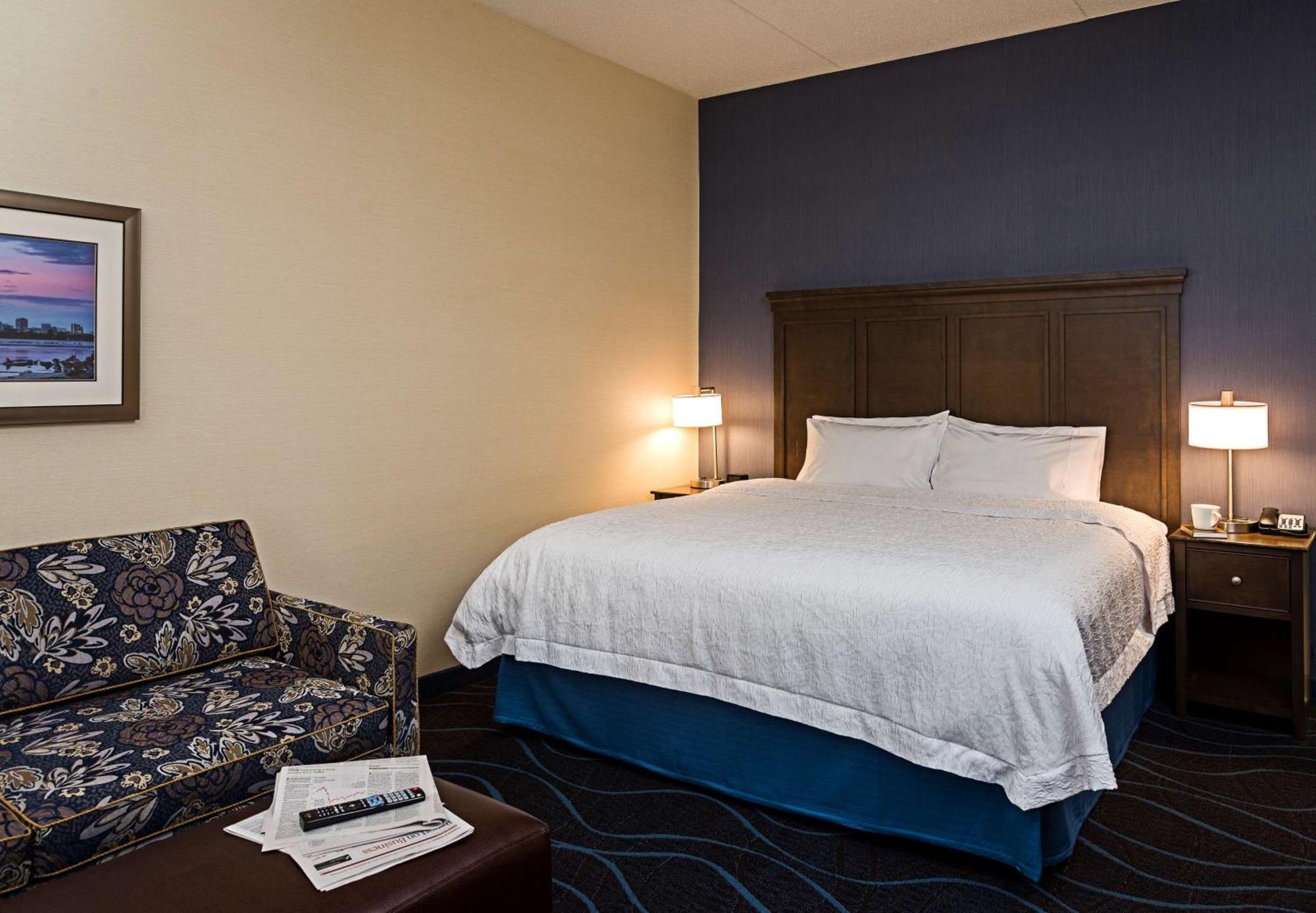 Hampton Inn By Hilton Ottawa Airport Exteriör bild