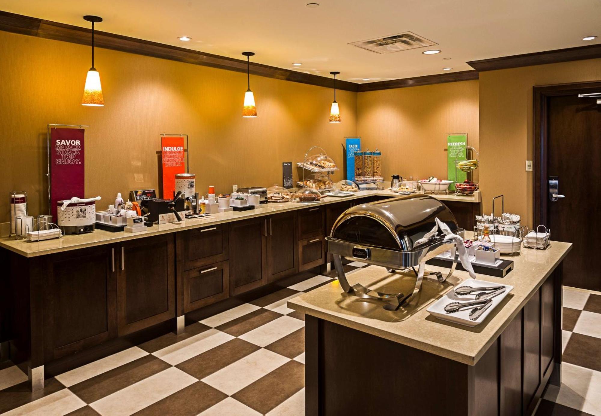 Hampton Inn By Hilton Ottawa Airport Exteriör bild