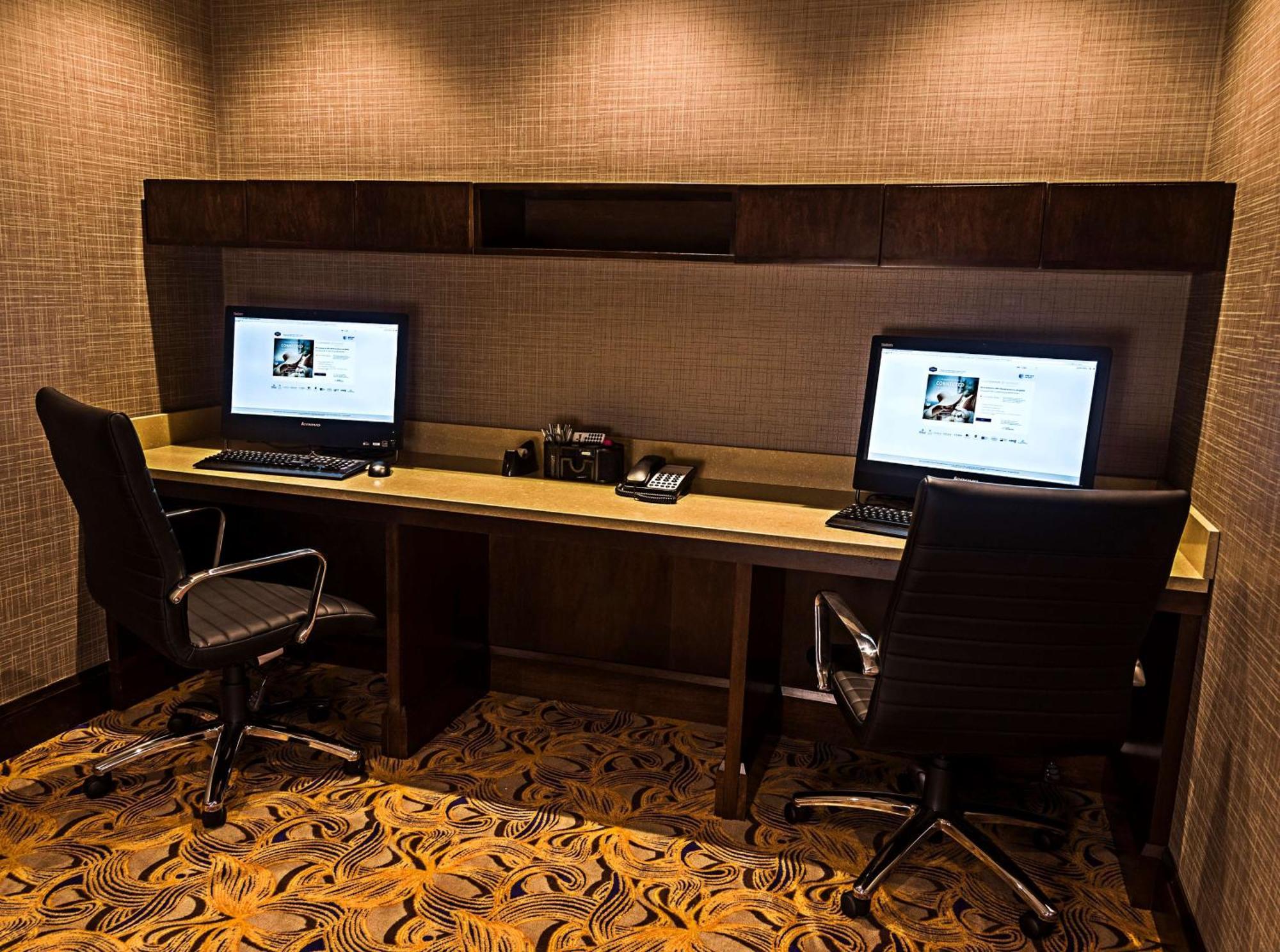 Hampton Inn By Hilton Ottawa Airport Exteriör bild